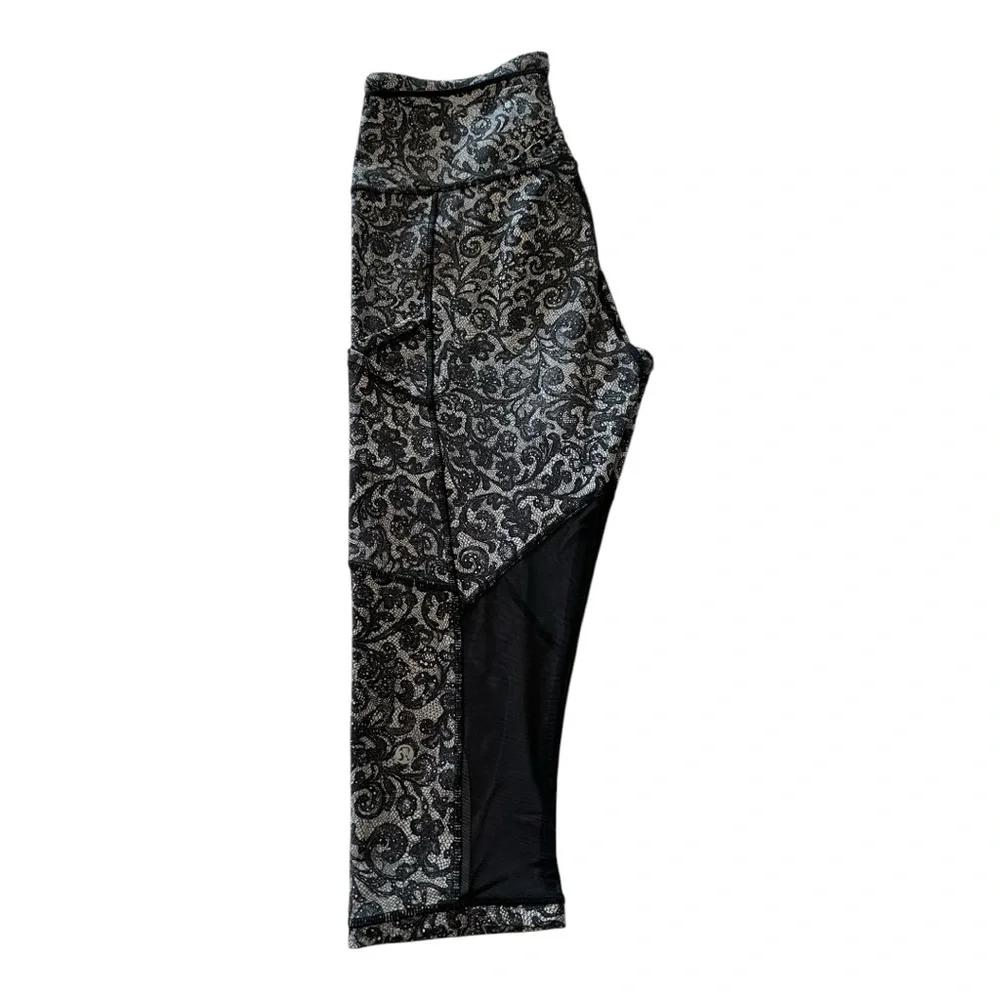 Lululemon Outrun 17" Crop Mini Cinder Lace pattern - Picture 11 of 16
